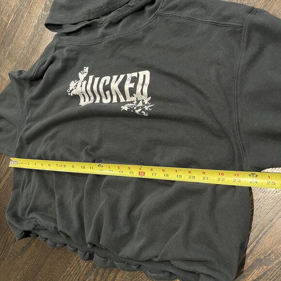 Wicked Paul Tazewell Hoodie Womens Large Graphic Sweatshirt Black Bubble Hem - Picture 9 of 9